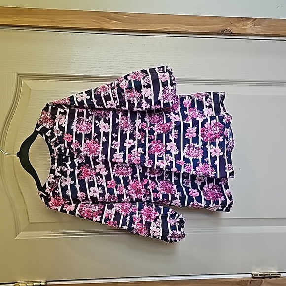 crown & ivy Other - Crown & Ivy kids girls medium floral shirt